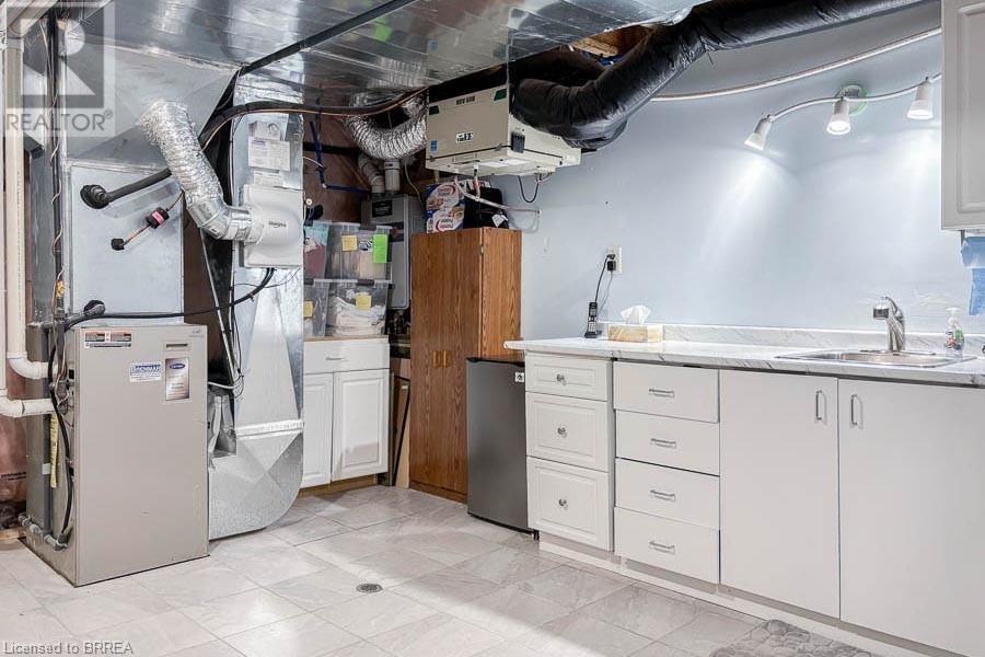 230 THOMAS AVENUE Image 31