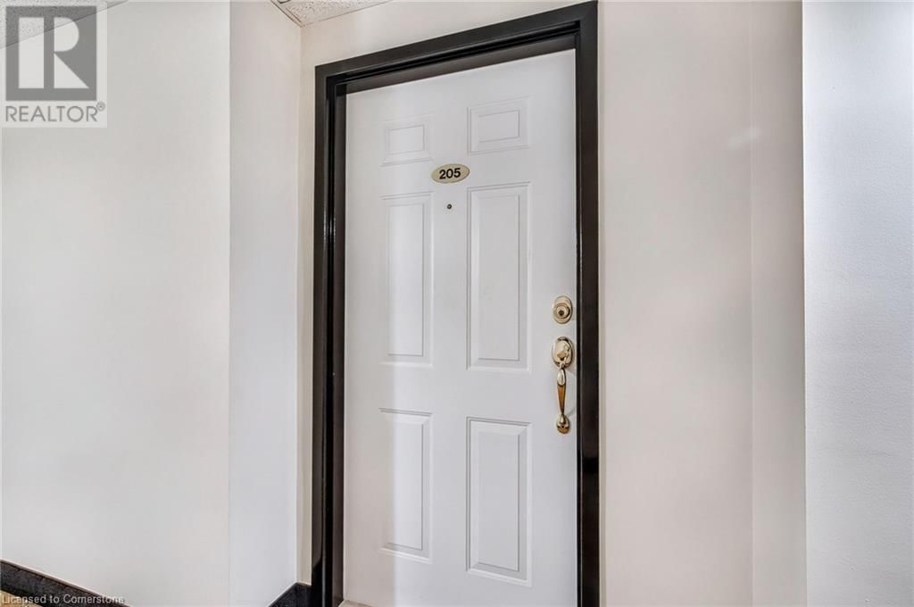 205 - 970 GOLF LINKS ROAD Image 10