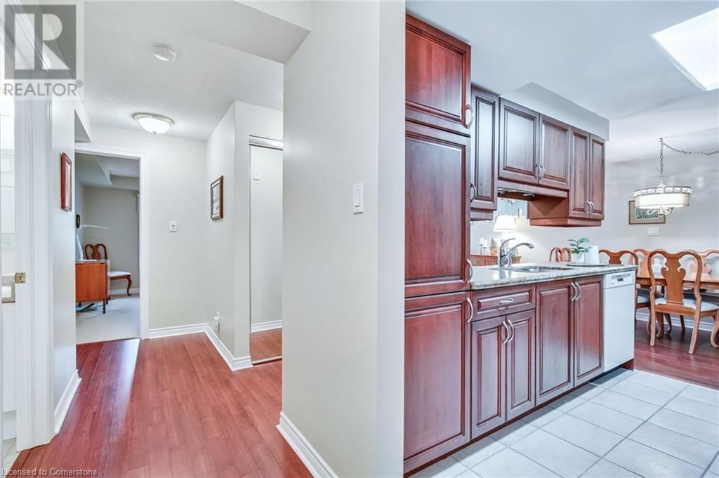 205 - 970 GOLF LINKS ROAD Image 12