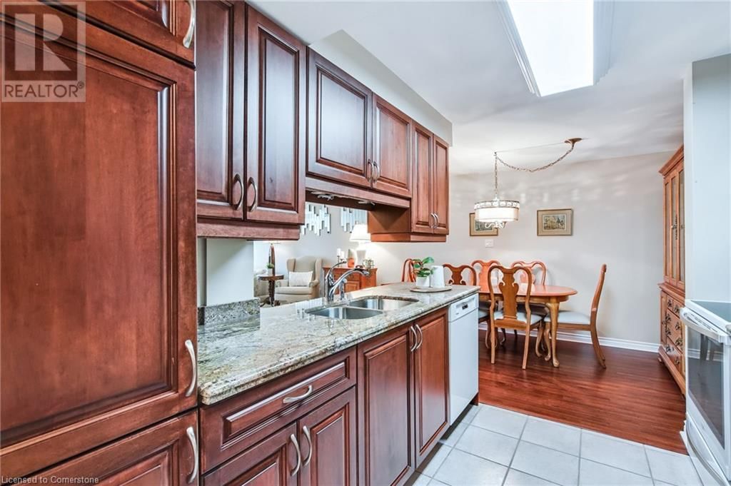 205 - 970 GOLF LINKS ROAD Image 14