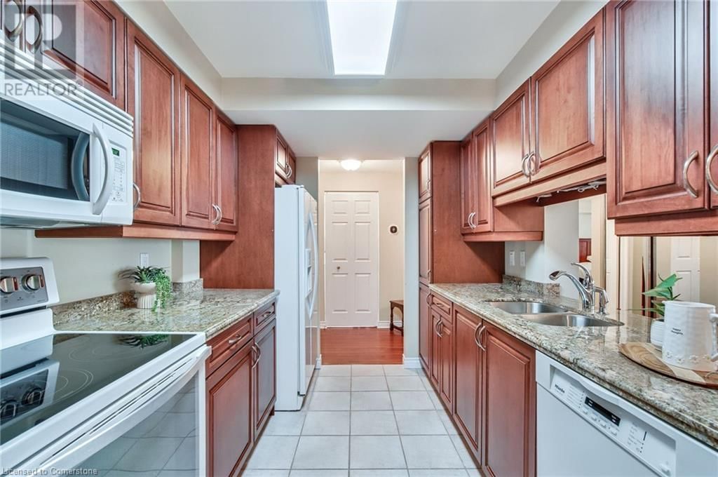 205 - 970 GOLF LINKS ROAD Image 16