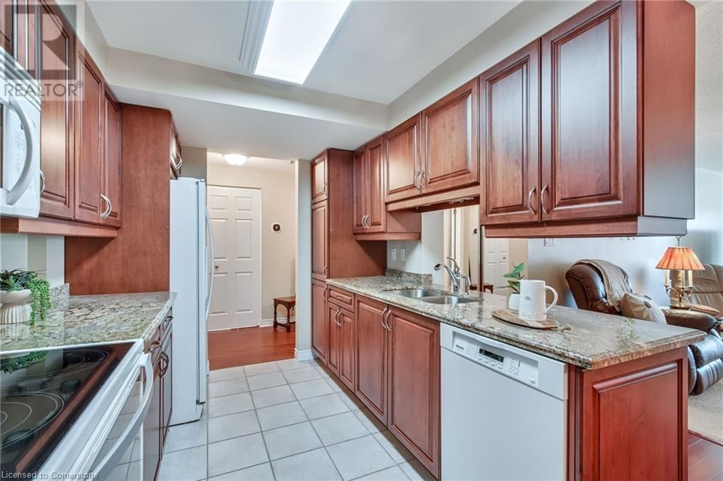 205 - 970 GOLF LINKS ROAD Image 17