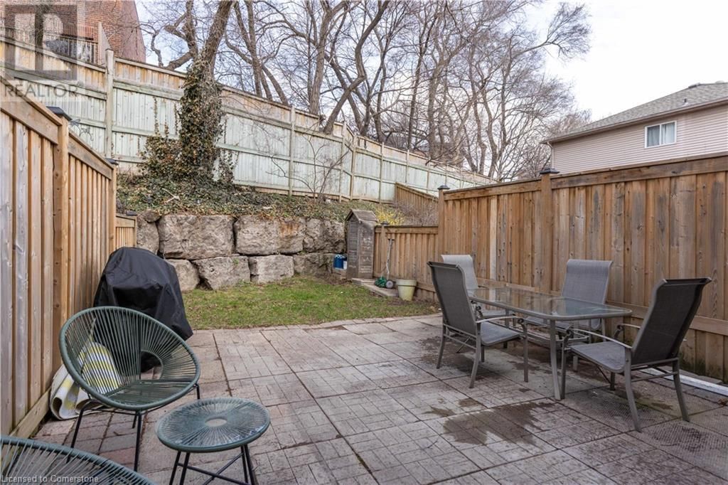 65 FAIRWOOD PLACE WEST Image 23
