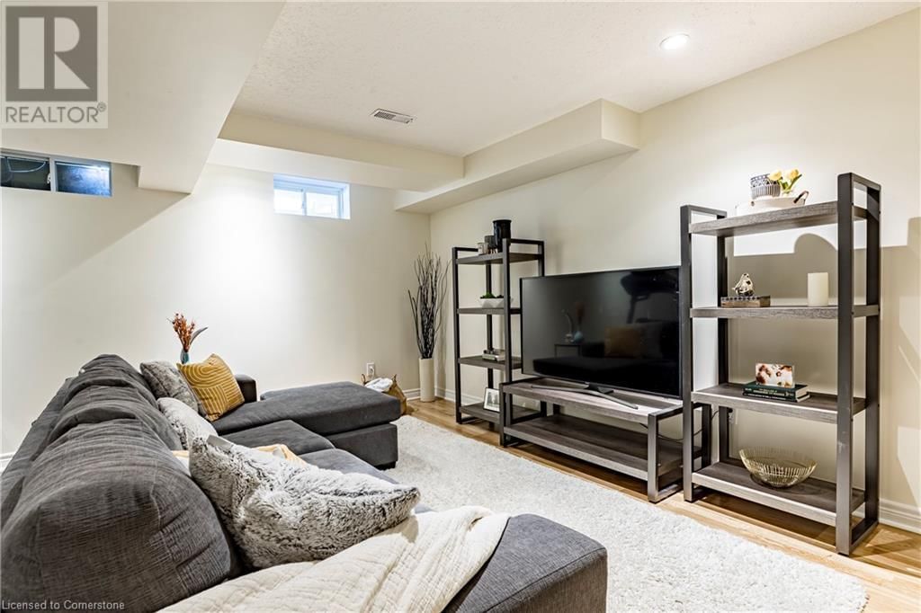 32 FOREST VALLEY CRESCENT Image 33