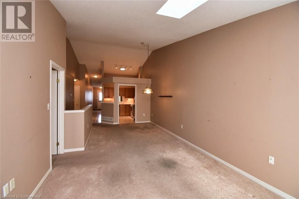 8 - 60 RICE AVENUE Image 7