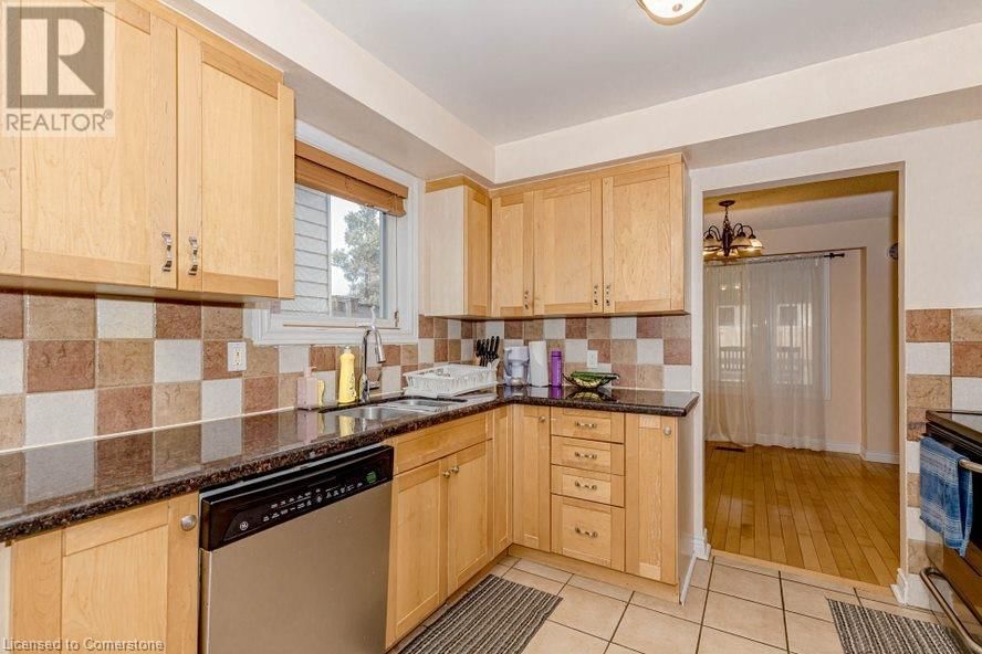 4231 SUGAR BUSH ROAD Image 12