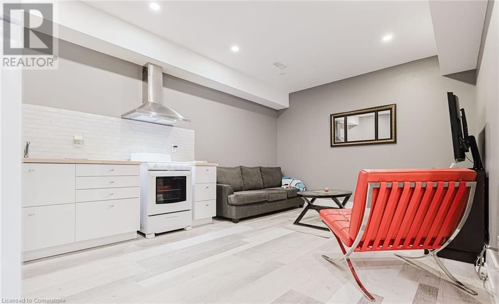 40 ALDGATE AVENUE SOUTH Image 31