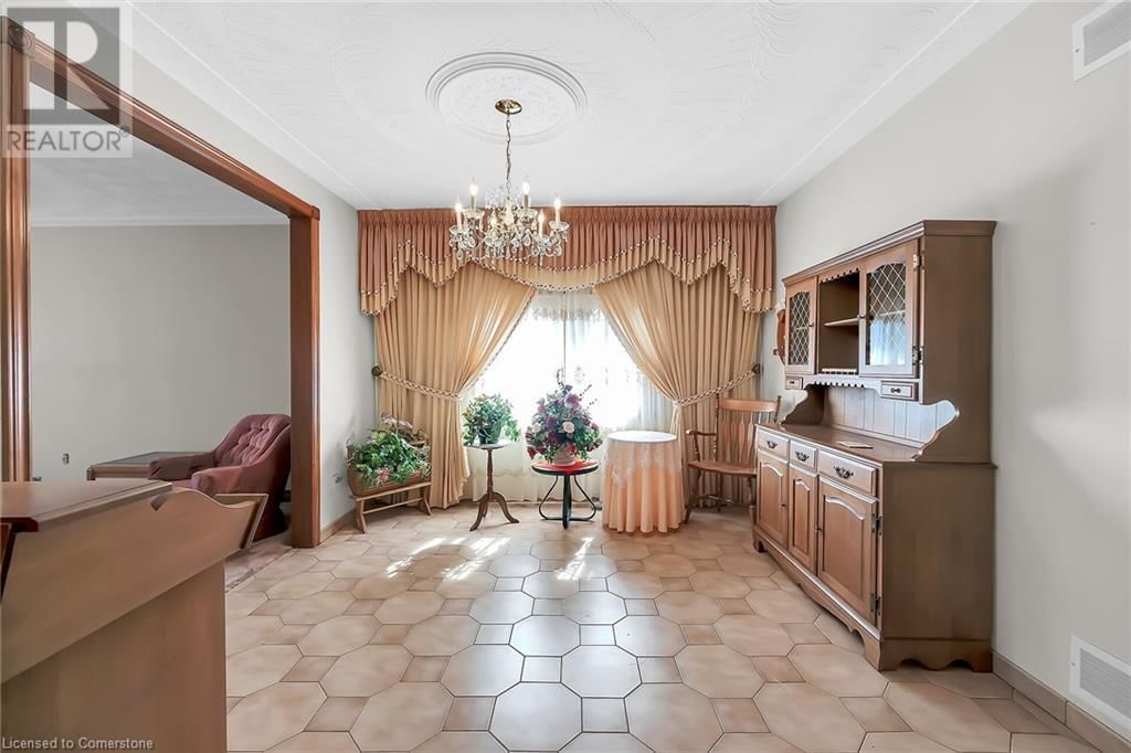 54 RIDLEY DRIVE Image 12