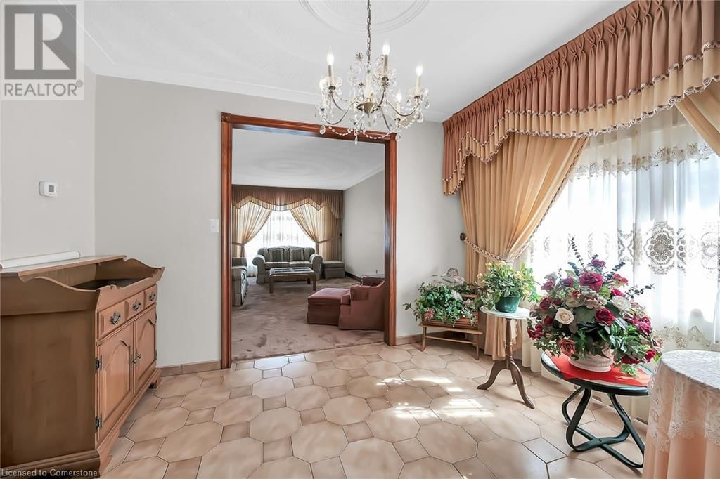 54 RIDLEY DRIVE Image 13