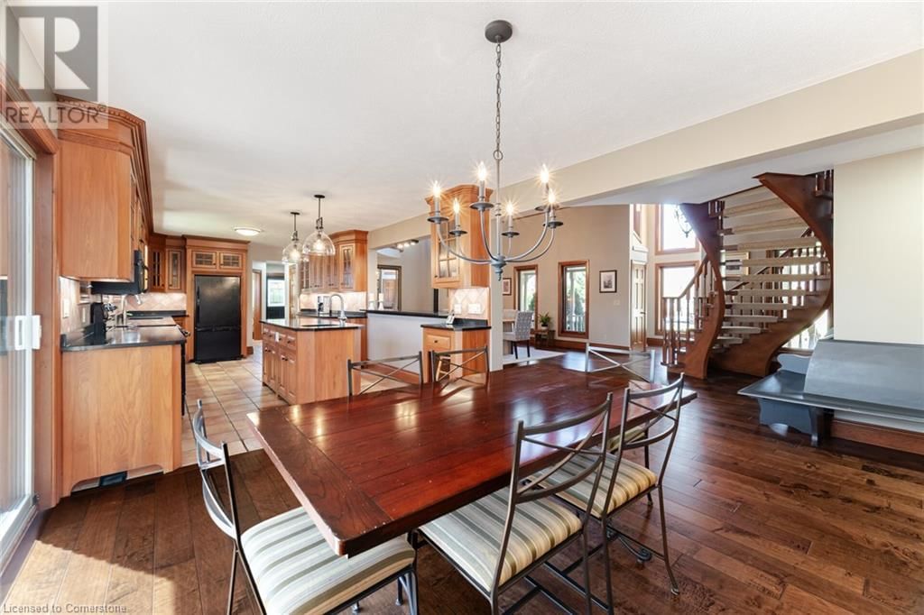 587 HILLCREST ROAD Image 12