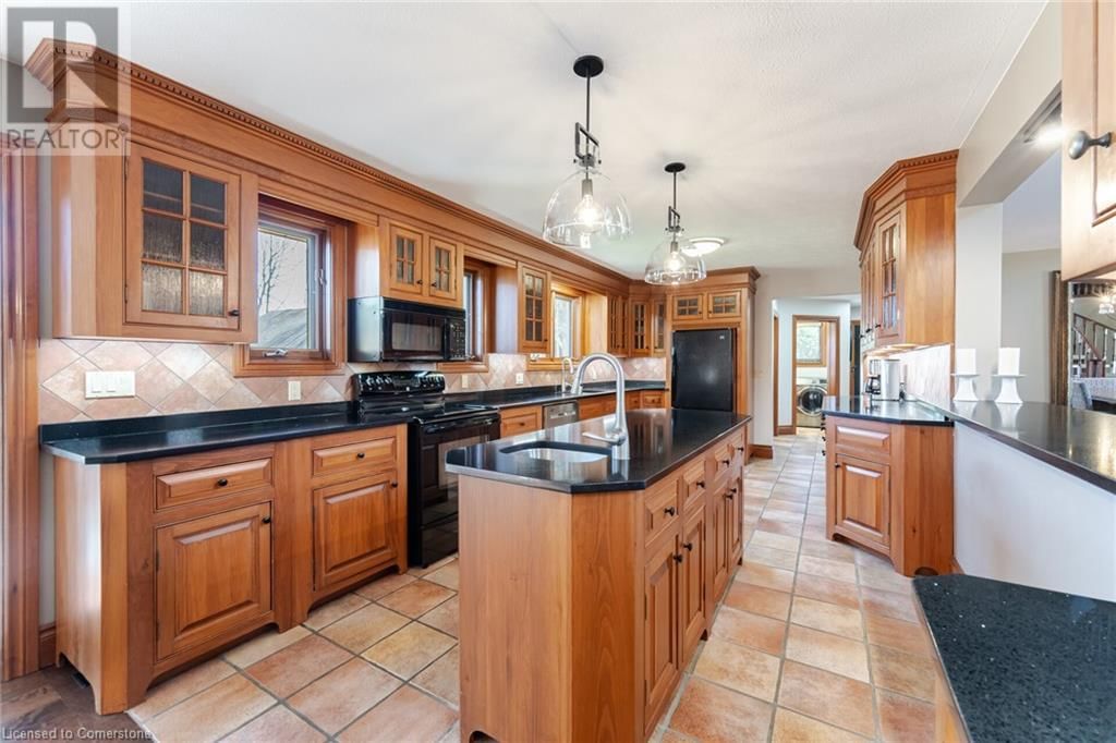 587 HILLCREST ROAD Image 13