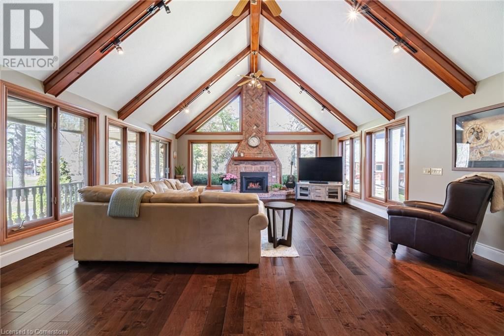 587 HILLCREST ROAD Image 17