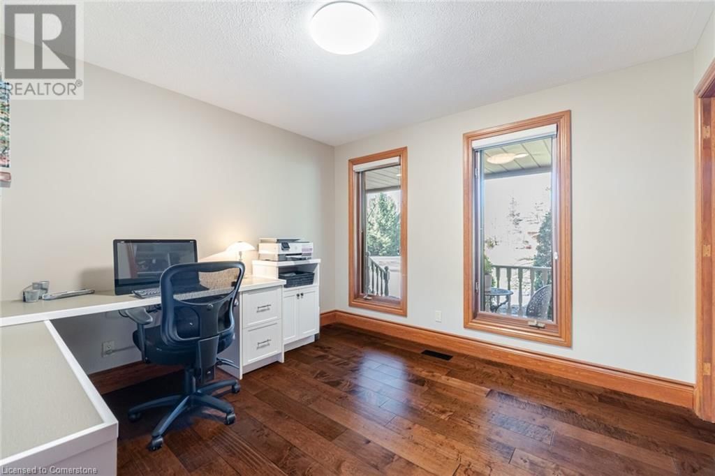 587 HILLCREST ROAD Image 23