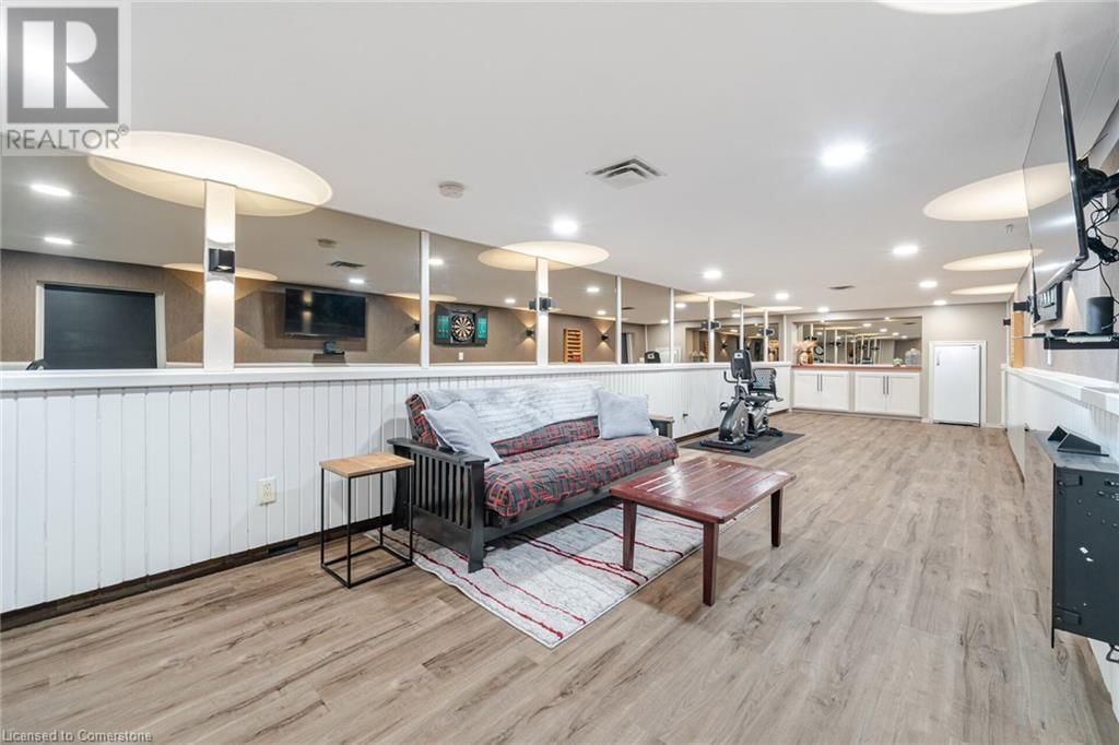 587 HILLCREST ROAD Image 33