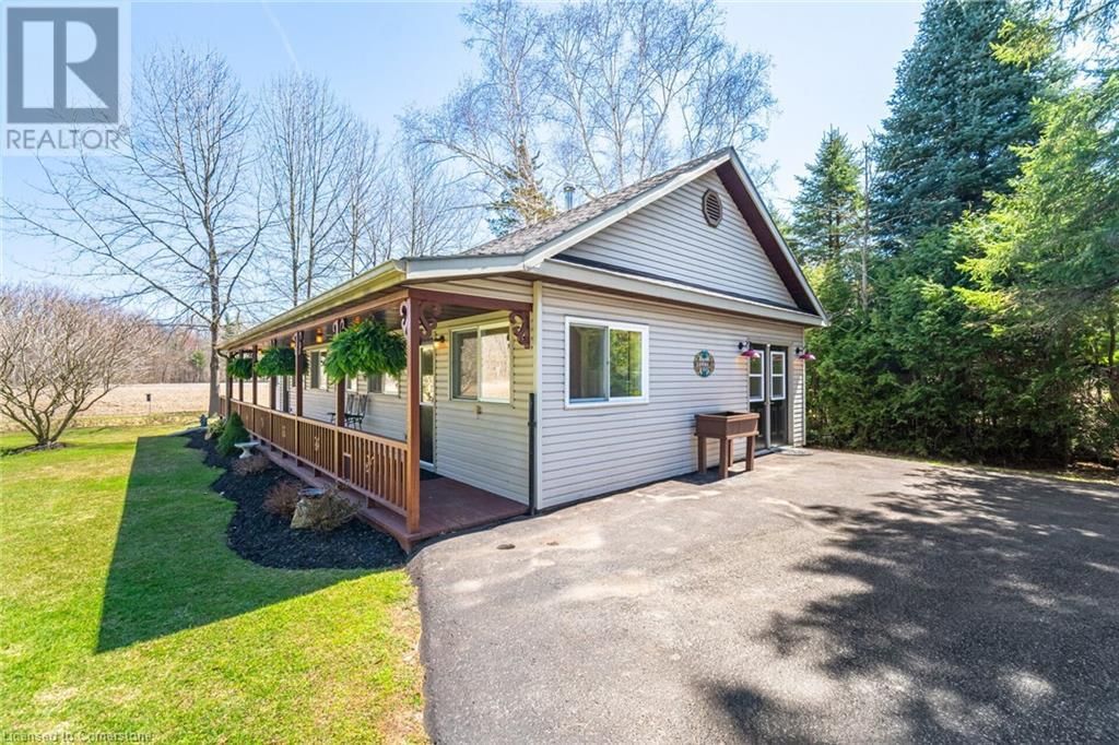 587 HILLCREST ROAD Image 44