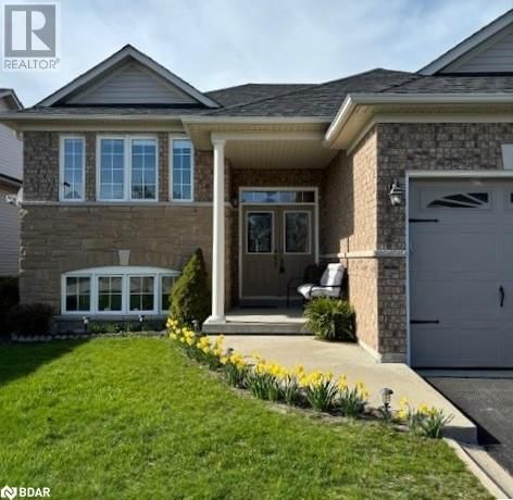 21 RED PINE CRESCENT Image 1