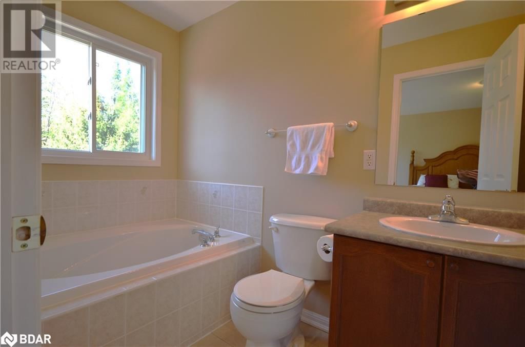 21 RED PINE CRESCENT Image 17