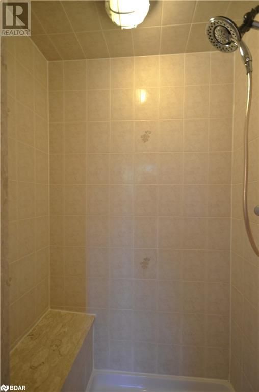 21 RED PINE CRESCENT Image 19