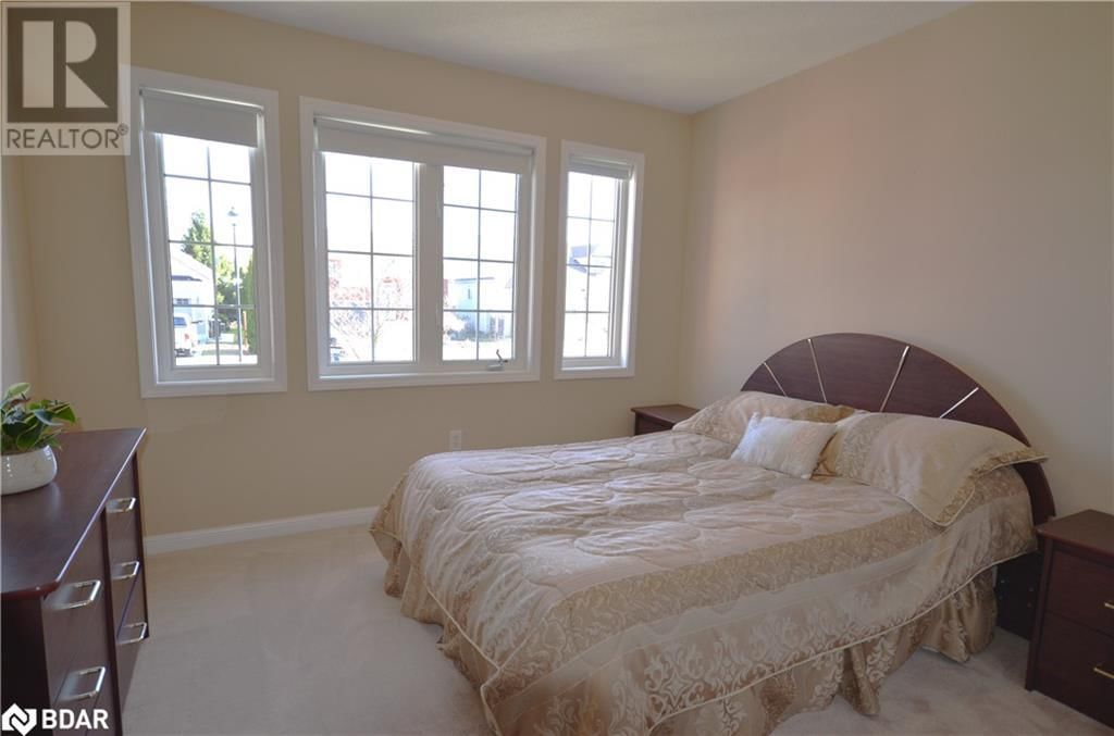 21 RED PINE CRESCENT Image 20