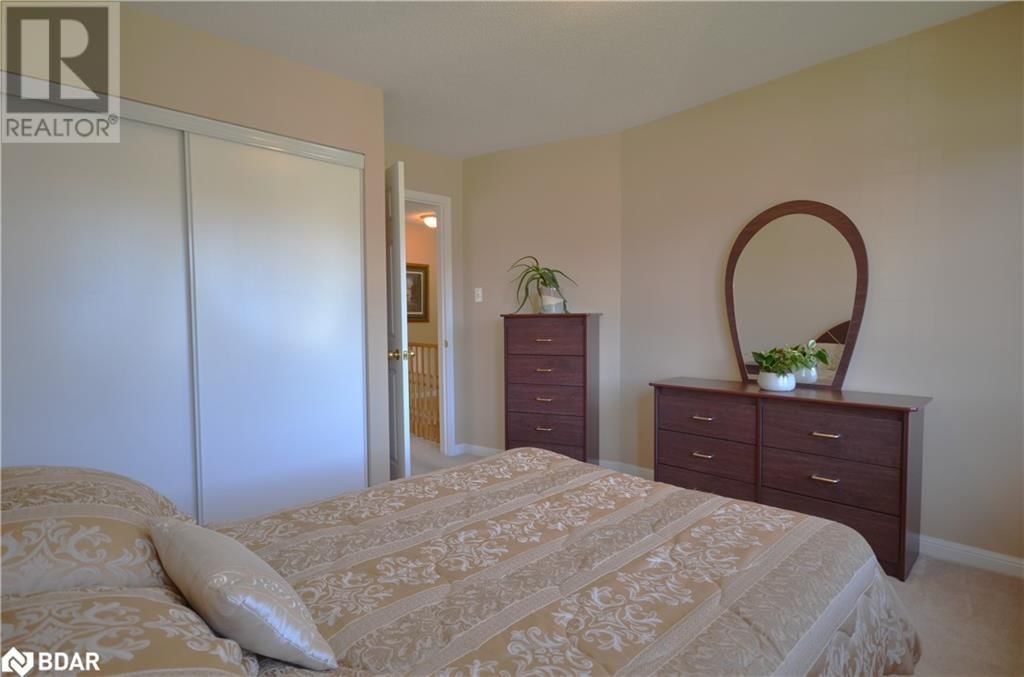 21 RED PINE CRESCENT Image 21