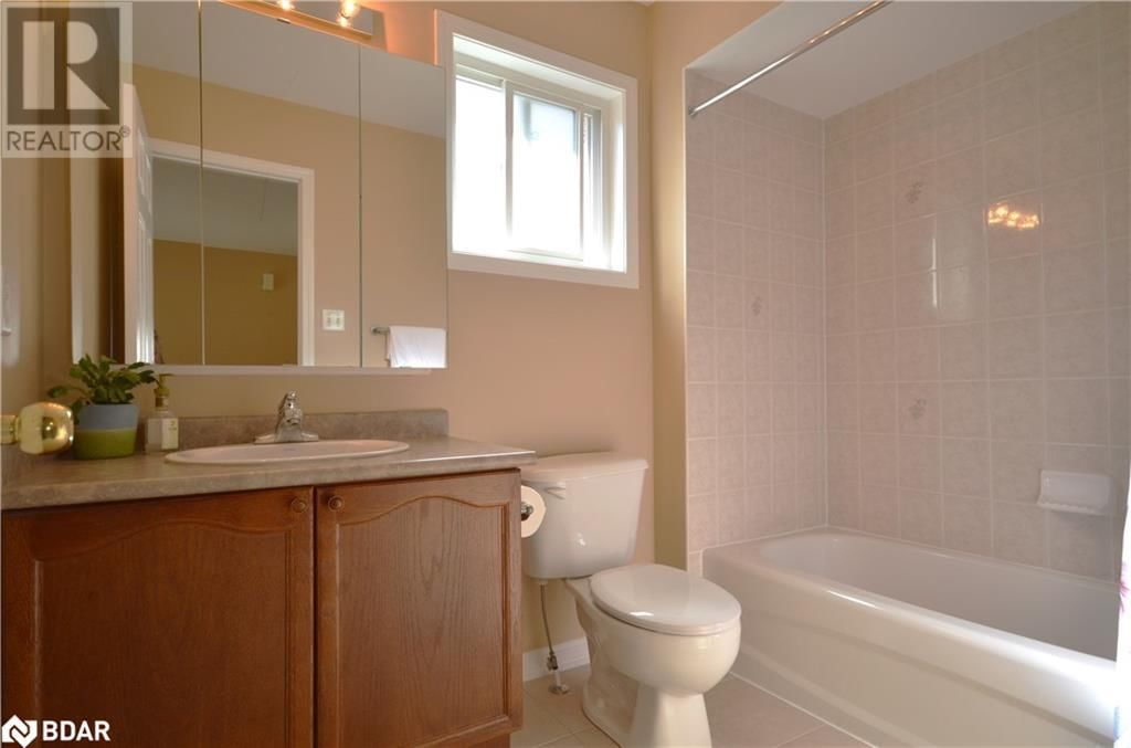 21 RED PINE CRESCENT Image 22
