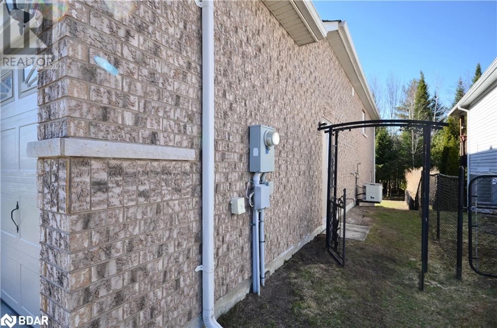 21 RED PINE CRESCENT Image 38