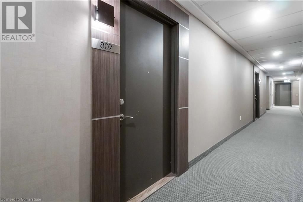 807 - 550 NORTH SERVICE ROAD Image 35