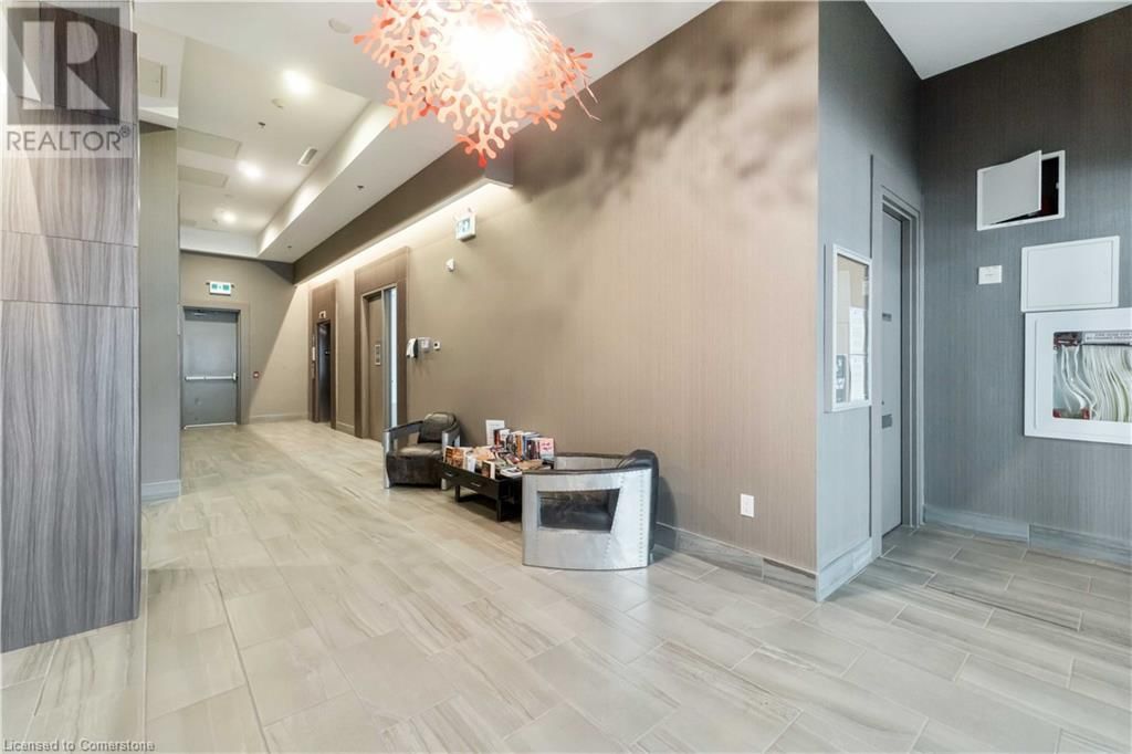 807 - 550 NORTH SERVICE ROAD Image 36