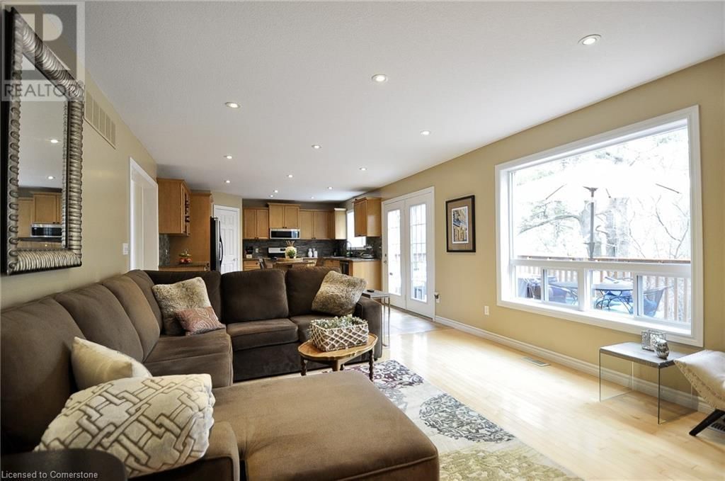 152 LENA CRESCENT Image 16