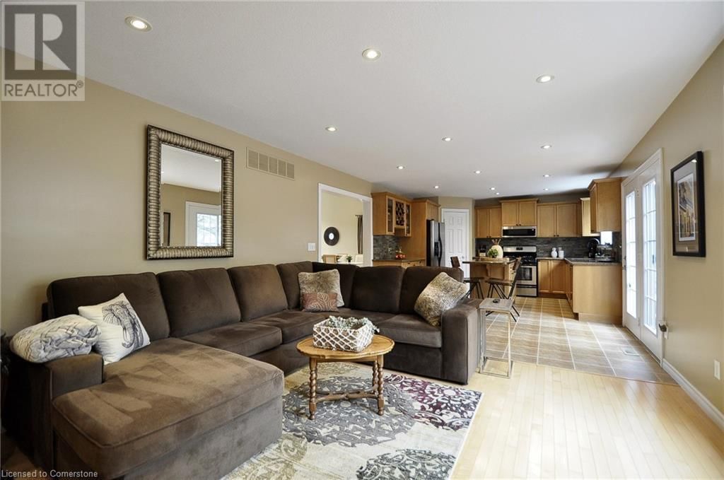 152 LENA CRESCENT Image 17