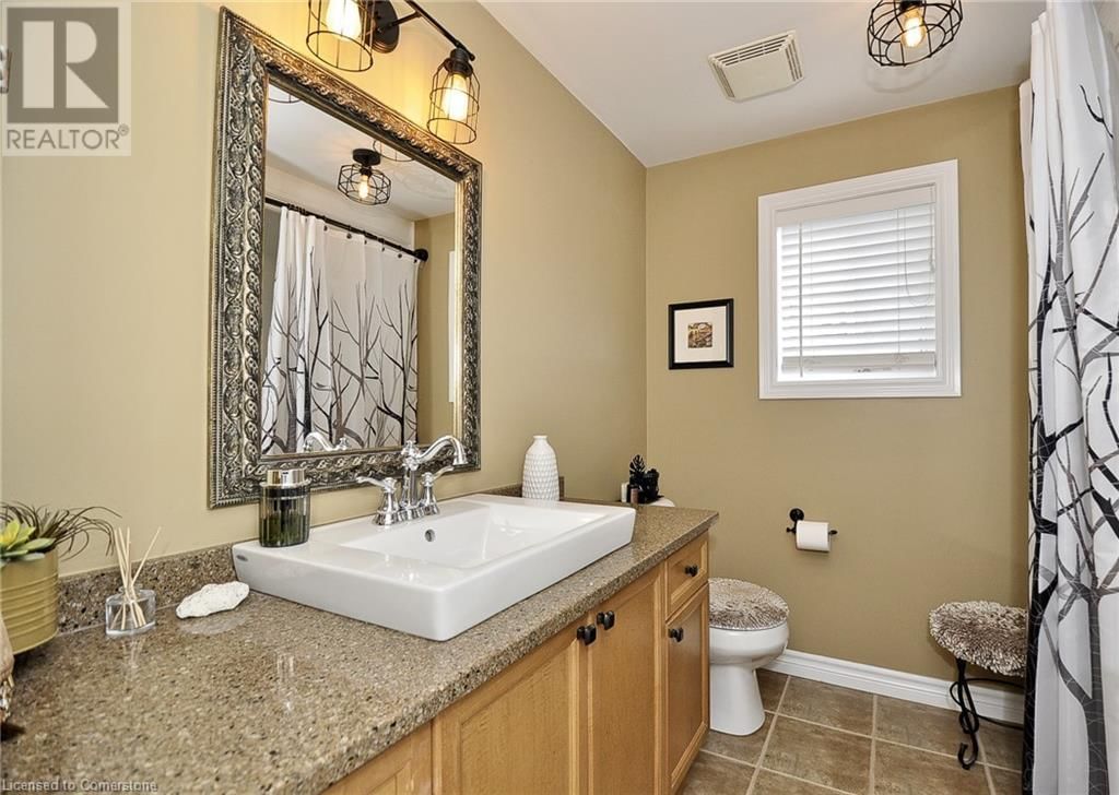 152 LENA CRESCENT Image 28
