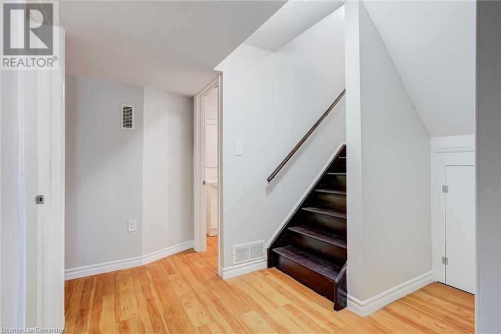 141 KEMP CRESCENT Image 36