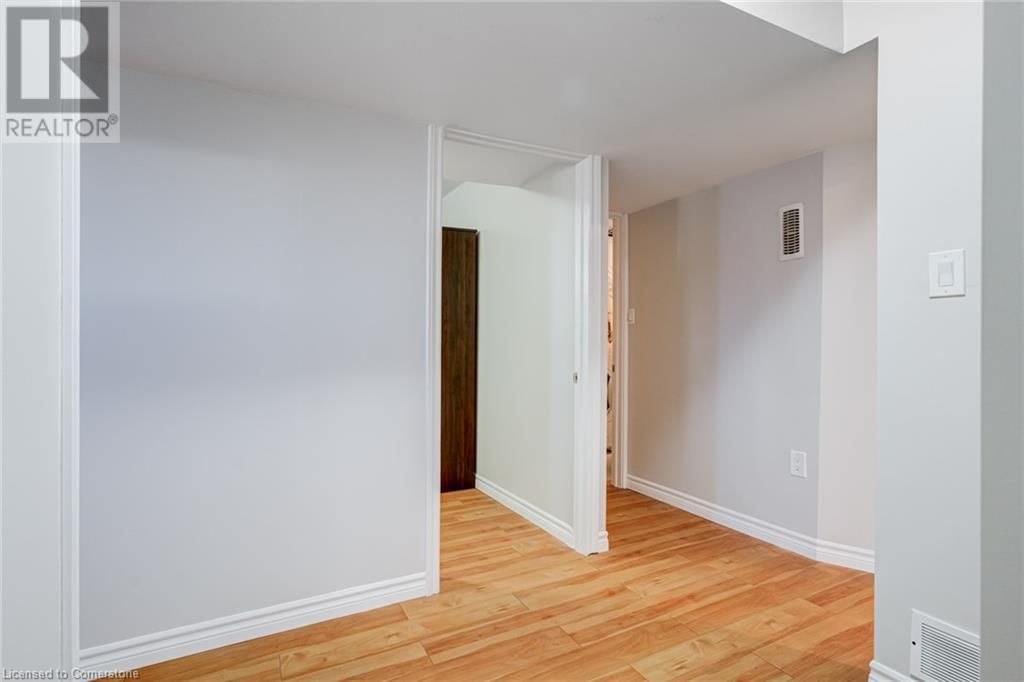 141 KEMP CRESCENT Image 37