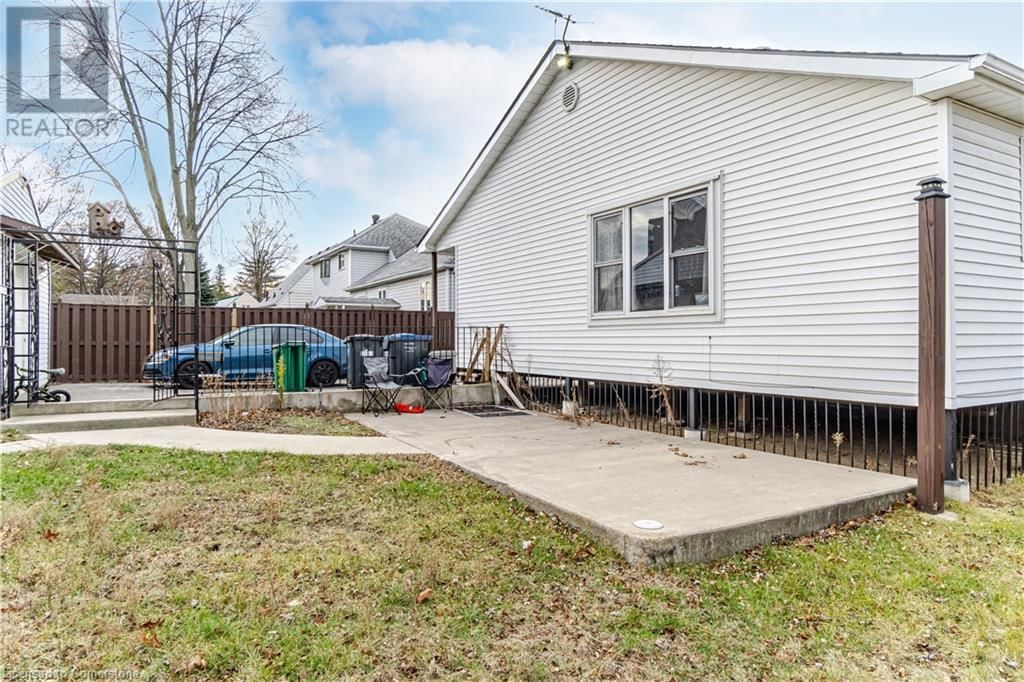 1904 BALSAM AVENUE Image 38