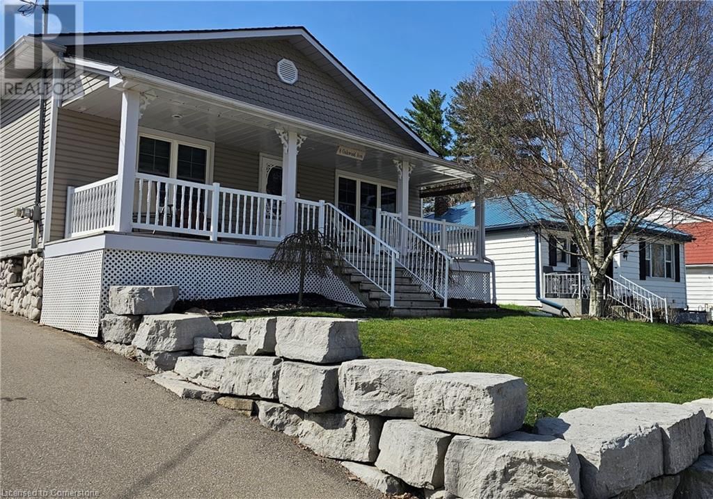 8 OAKWOOD AVENUE Image 1