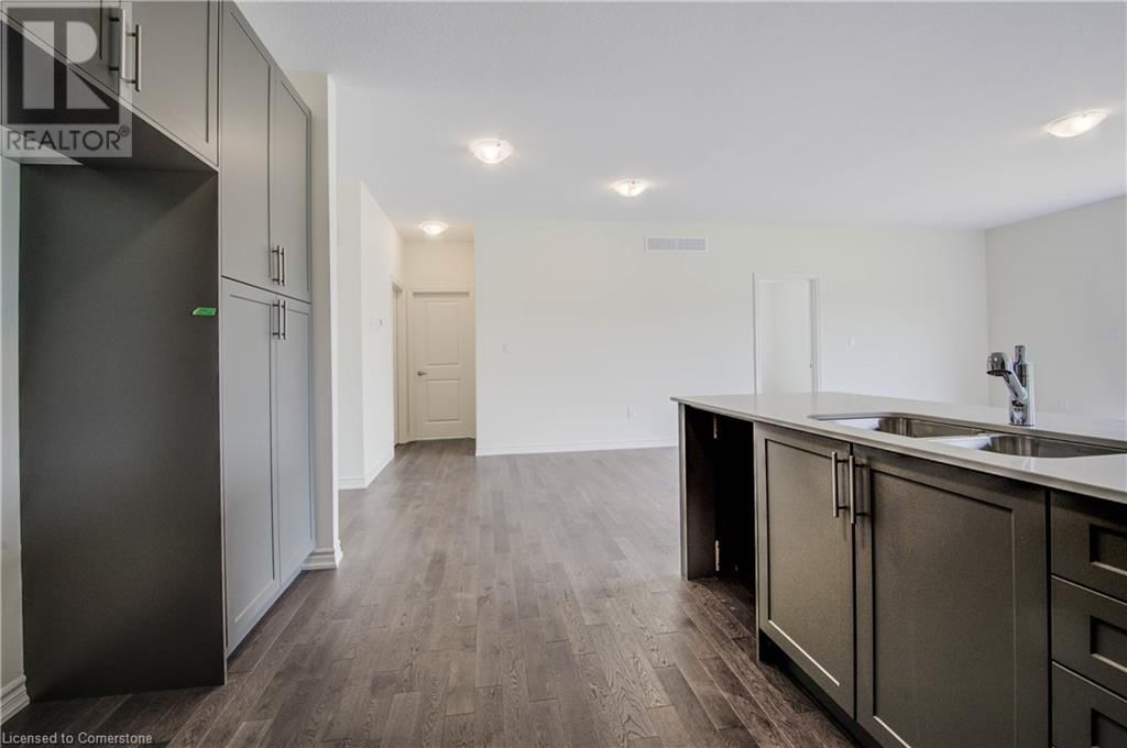 129 ELLEN STREET Image 10
