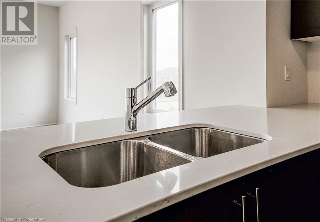 129 ELLEN STREET Image 12