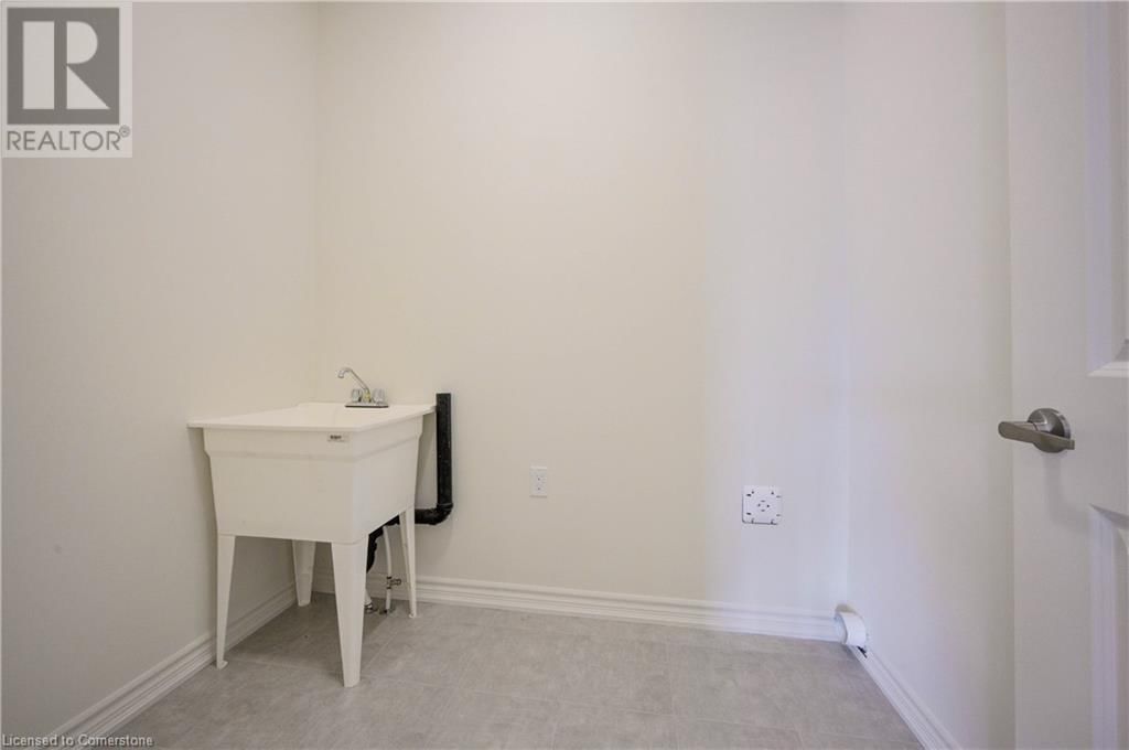 129 ELLEN STREET Image 24