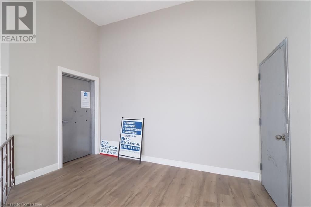 100 DUNDAS STREET EAST Image 6