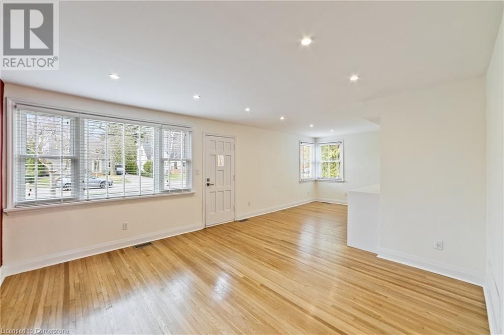 407 QUEEN MARY DRIVE Image 12