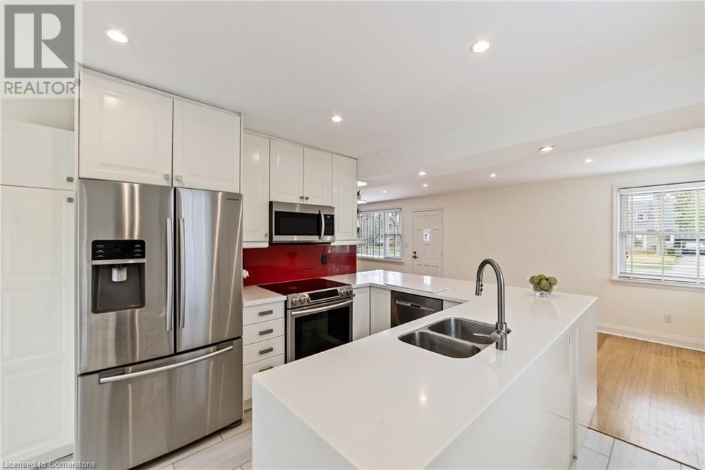 407 QUEEN MARY DRIVE Image 24