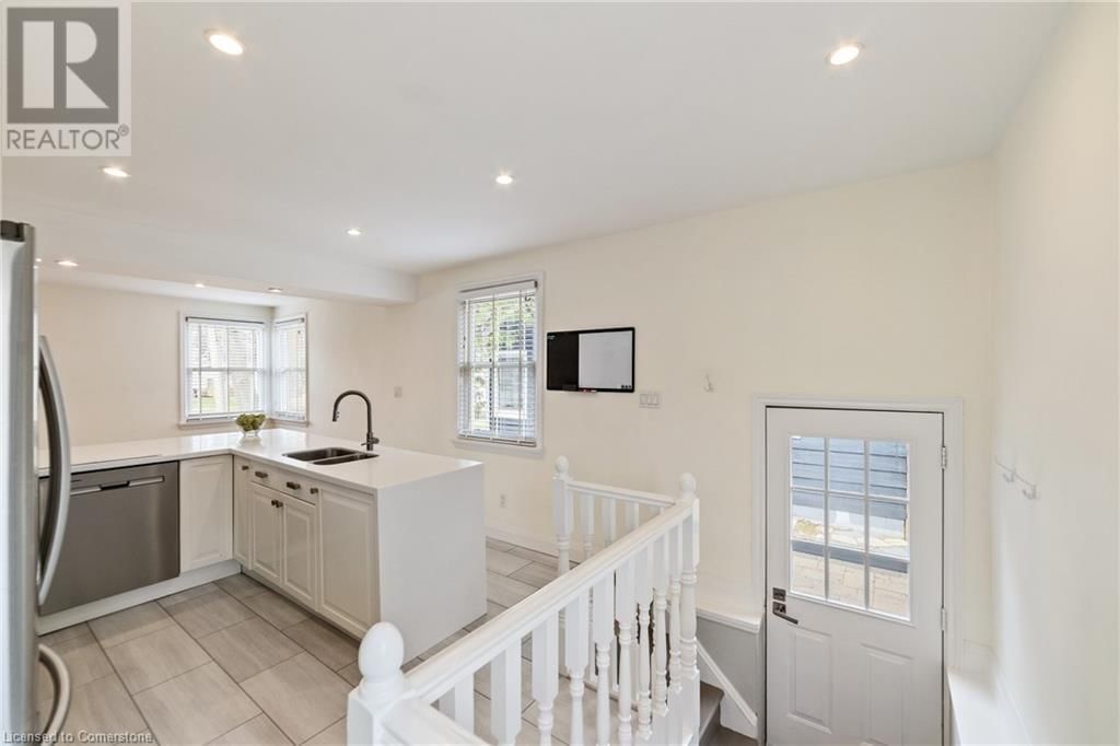 407 QUEEN MARY DRIVE Image 25