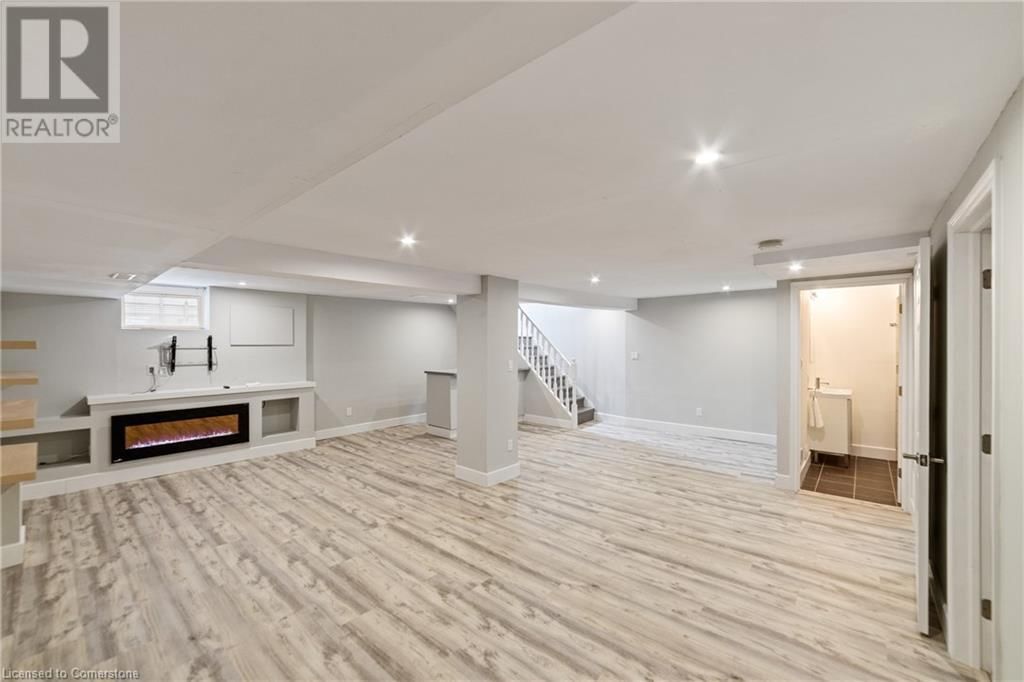 407 QUEEN MARY DRIVE Image 27