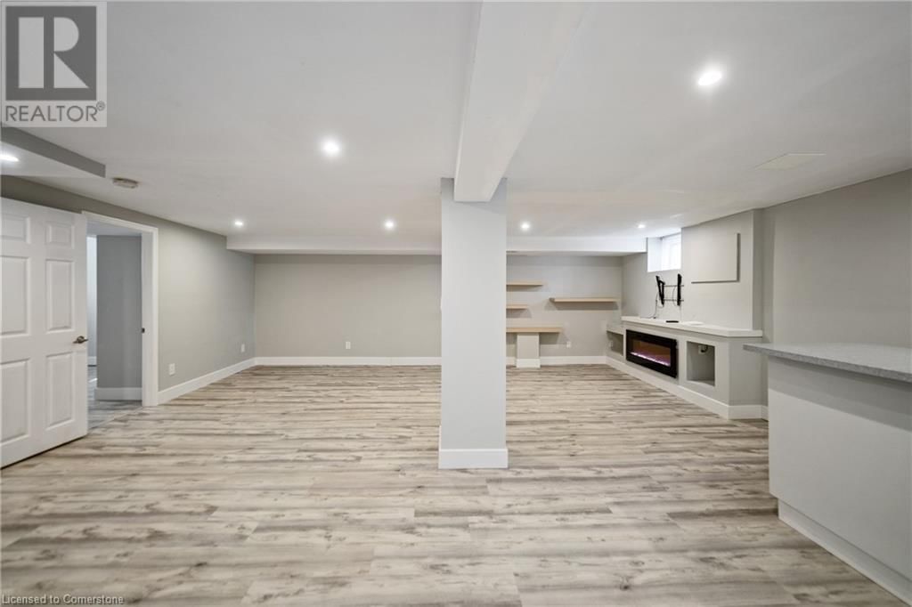 407 QUEEN MARY DRIVE Image 33