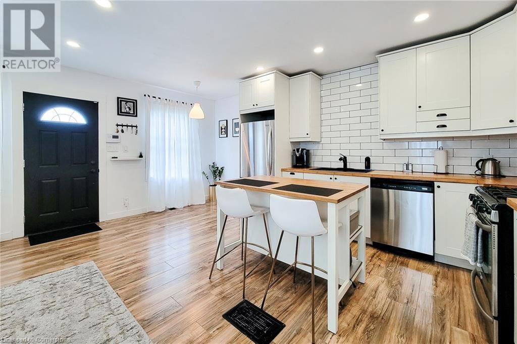 18 ELLIS AVENUE Image 11