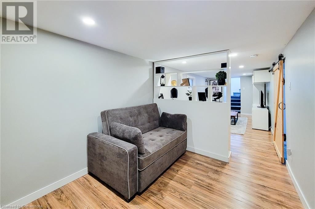 18 ELLIS AVENUE Image 32