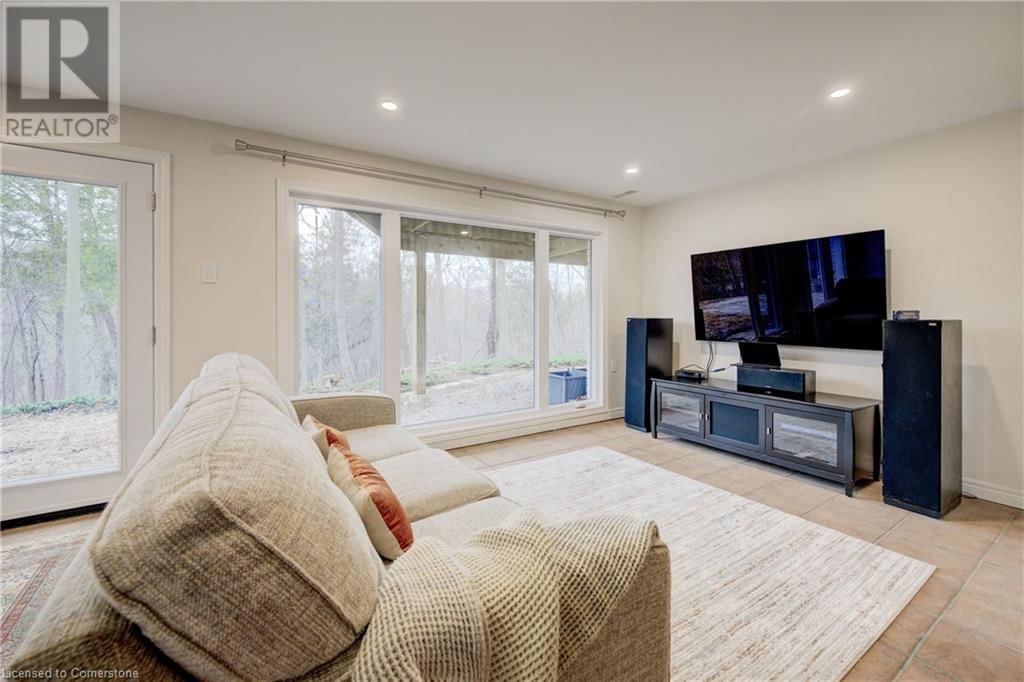 279 FERNDALE PLACE Image 25