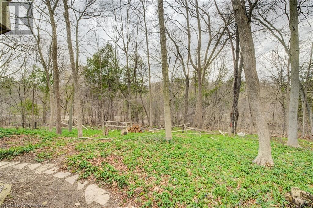 279 FERNDALE PLACE Image 32