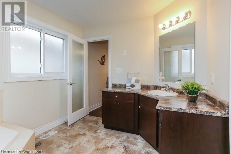 124 DUTTON WAY Image 23
