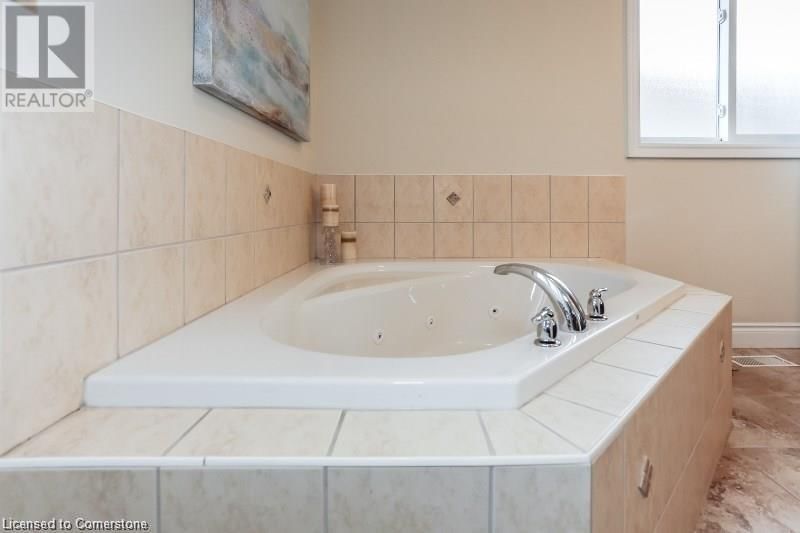 124 DUTTON WAY Image 24
